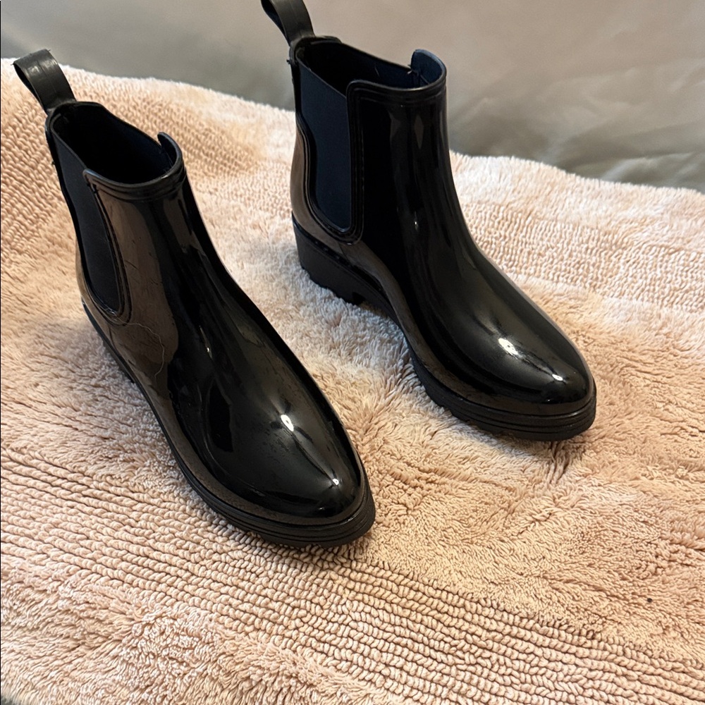 Capelli of New York Glossy Black Ankle Boots